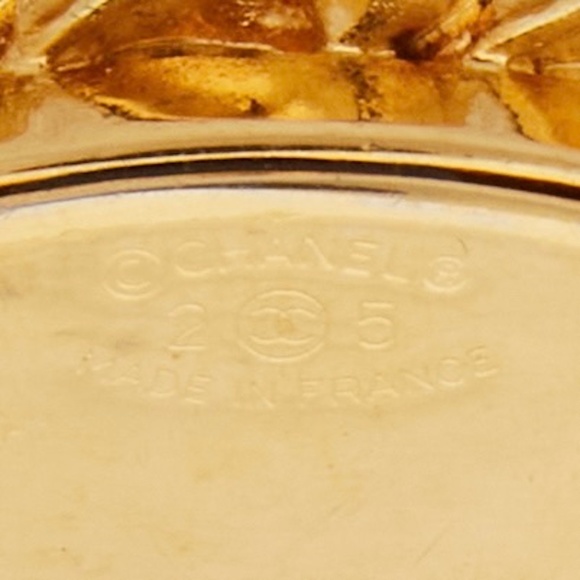 CHANEL CC MIRROR GOLD TONE BROOCH (2005) - Picture 8 of 8